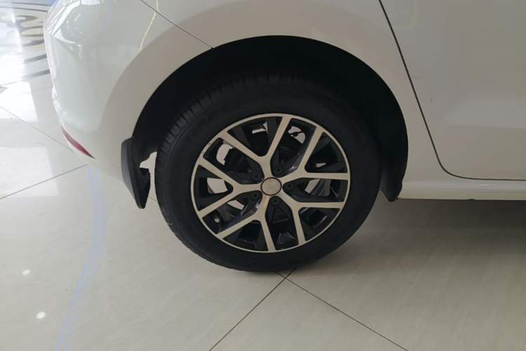 Used Volkswagen Polo 2016 1.6L Automatic Comfort Model Right Rear Wheel Hub