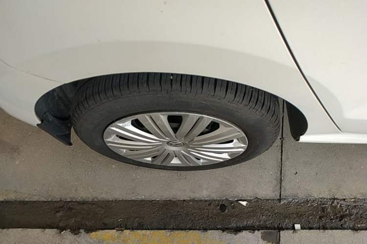 Used Volkswagen Polo 2016 1.6L Automatic Comfort Model Right Rear Wheel Hub