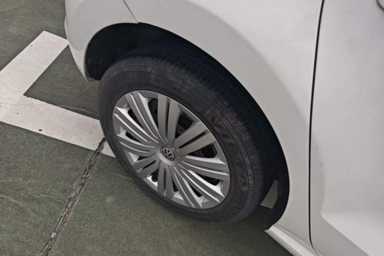 Used Volkswagen Polo 2016 1.6L Automatic Comfort Model Right Rear Wheel Hub