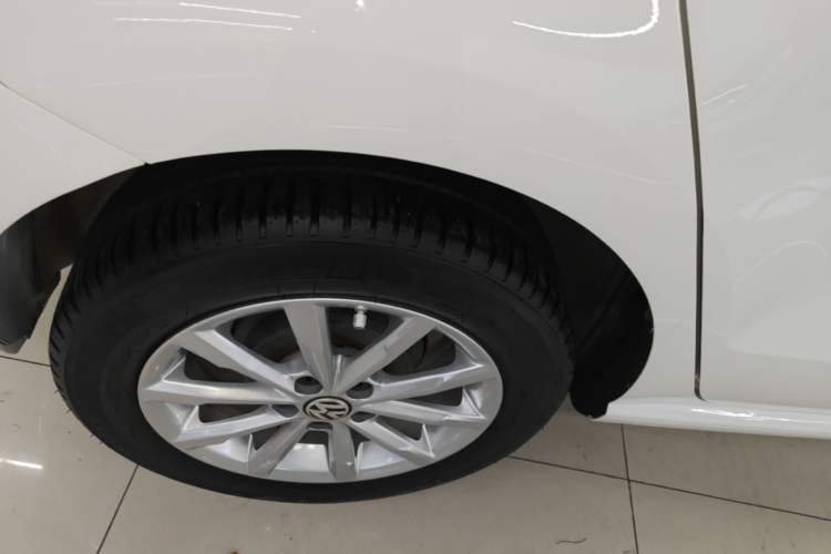 Used Volkswagen Polo 2016 1.6L Automatic Comfort Model Right Rear Wheel Hub