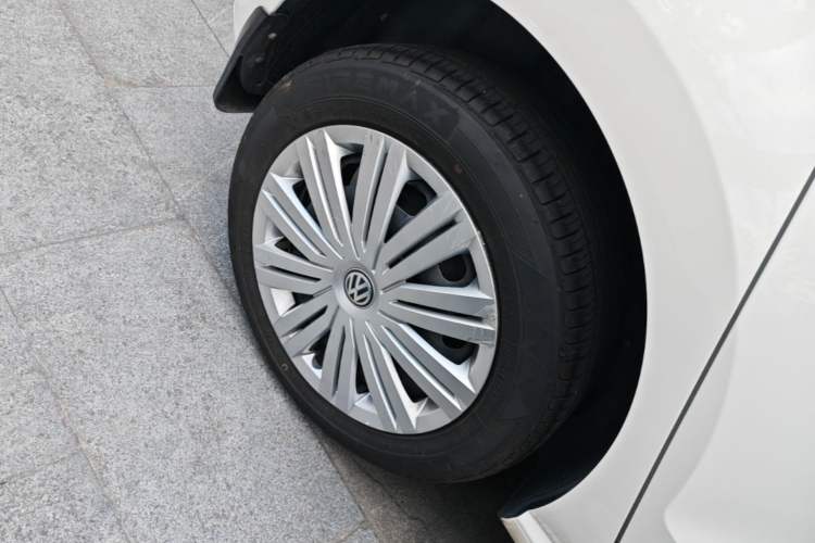 Used Volkswagen Polo 2016 1.6L Automatic Comfort Model Right Rear Wheel Hub