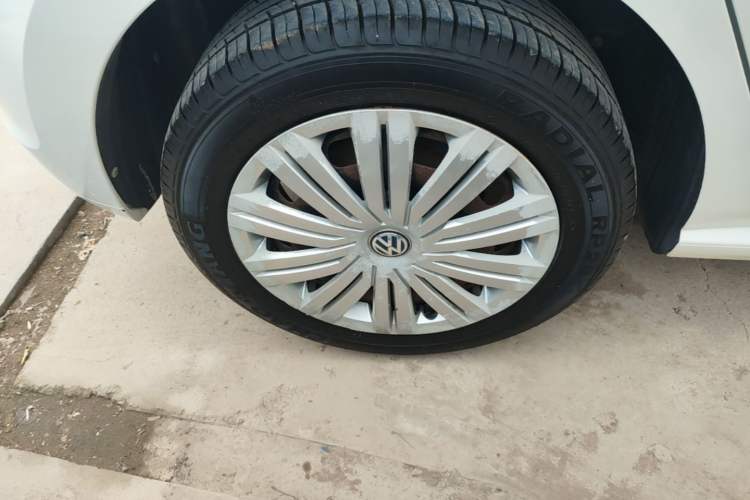 Used Volkswagen Polo 2016 1.6L Automatic Comfort Model Right Rear Wheel Hub