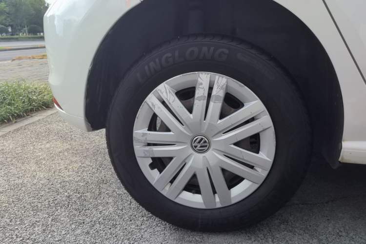 Used Volkswagen Polo 2016 1.4L Manual Fashion Model Right Rear Wheel Hub