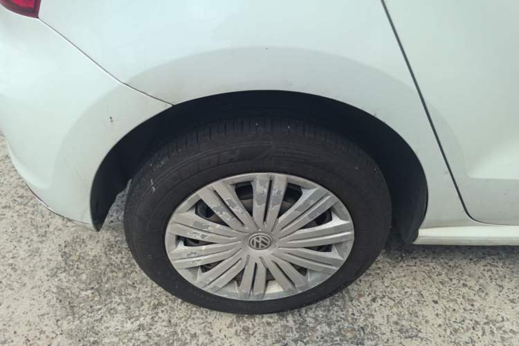 Used Volkswagen Polo 2016 1.6L Automatic Comfort Model Right Rear Wheel Hub
