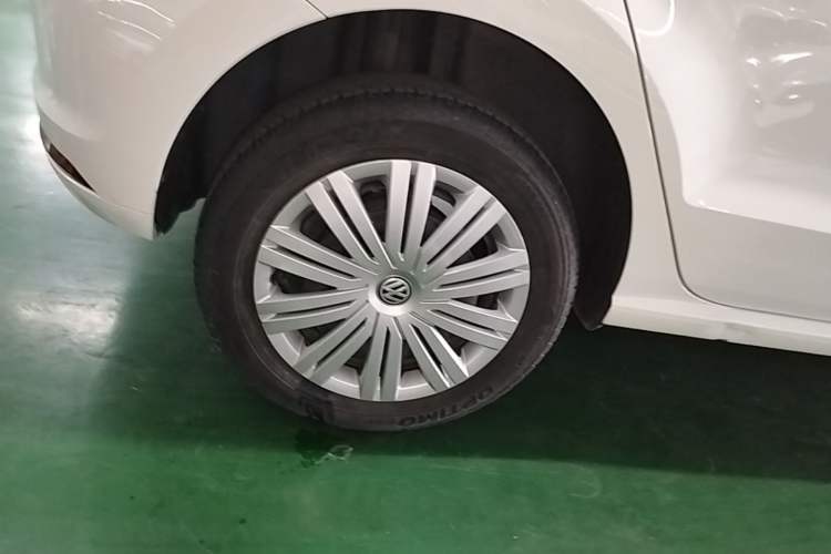 Used Volkswagen Polo 2016 1.6L Automatic Comfort Model Right Rear Wheel Hub