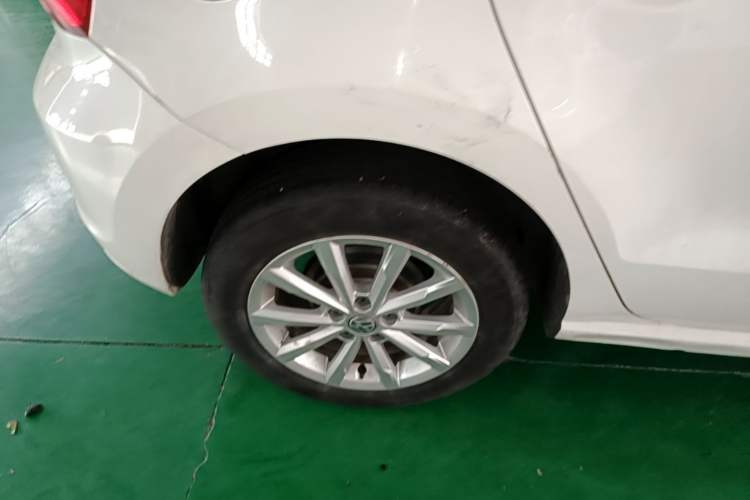 Used Volkswagen Polo 2016 1.6L Automatic Luxury Model Right Rear Wheel Hub