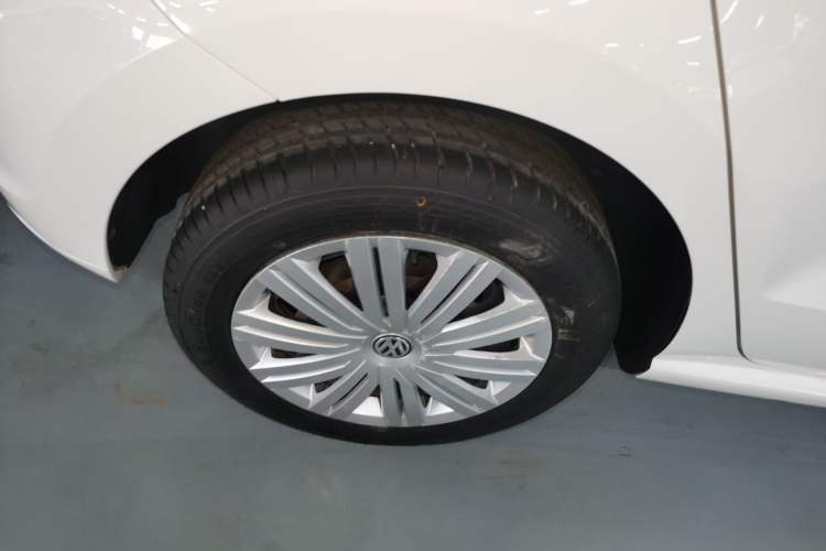 Used Volkswagen Polo 2016 1.6L Automatic Comfort Model Right Rear Wheel Hub
