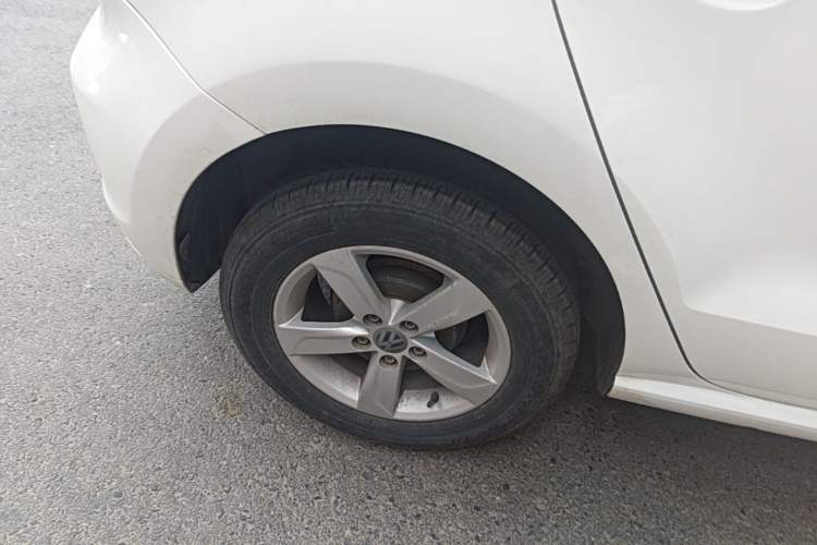 Used Volkswagen Polo 2016 1.4L Manual Fashion Model Right Rear Wheel Hub