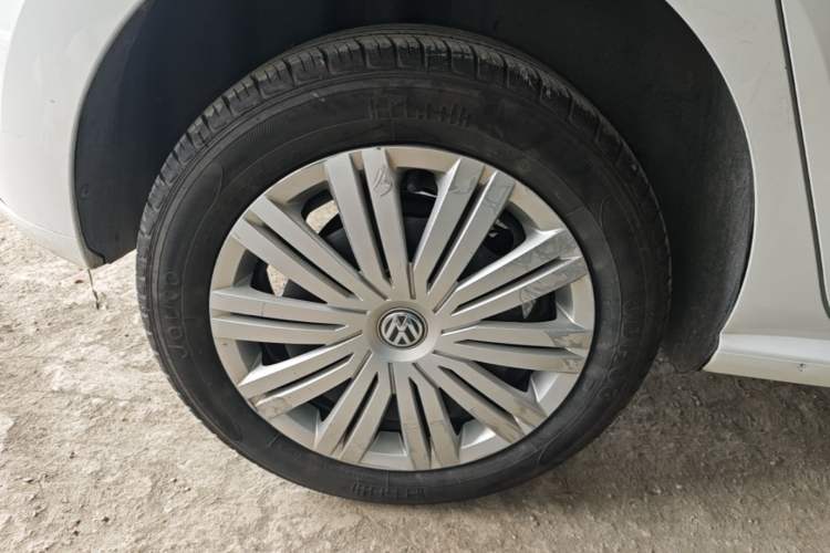 Used Volkswagen Polo 2016 1.6L Automatic Comfort Model Right Rear Wheel Hub