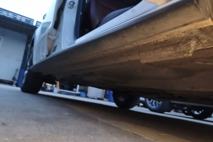 Used Volkswagen Polo 2016 1.4L Manual Fashion Model Right Side Sill