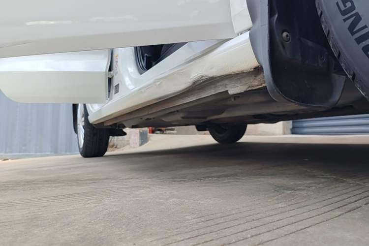 Used Volkswagen Polo 2016 1.6L Automatic Comfort Model Right Side Sill