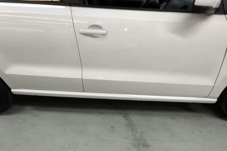 Used Volkswagen Polo 2016 1.4L Manual Fashion Model Right Side Sill