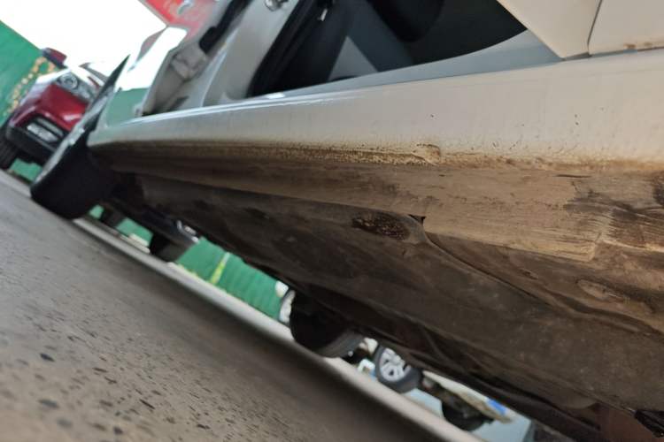 Used Volkswagen Polo 2016 1.4L Manual Fashion Model Right Side Sill