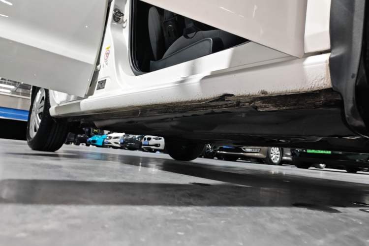 Used Volkswagen Polo 2016 1.4L Manual Fashion Model Right Side Sill