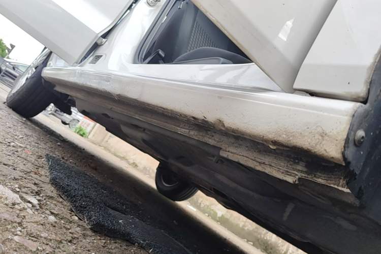Used Volkswagen Polo 2016 1.6L Automatic Comfort Model Right Side Sill