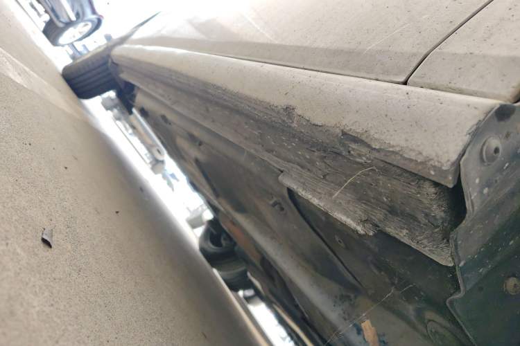 Used Volkswagen Polo 2016 1.6L Automatic Comfort Model Right Side Sill