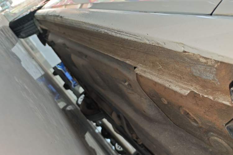 Used Volkswagen Polo 2016 1.6L Automatic Comfort Model Right Side Sill