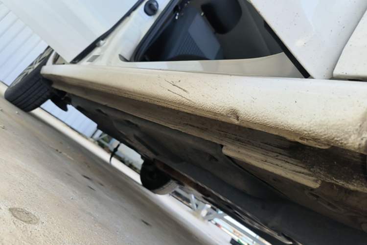 Used Volkswagen Polo 2016 1.6L Automatic Comfort Model Right Side Sill