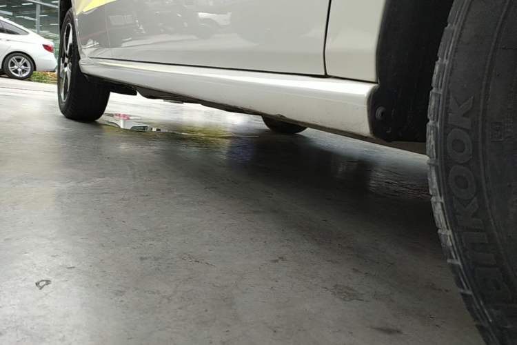 Used Volkswagen Polo 2016 1.6L Automatic Comfort Model Right Side Sill
