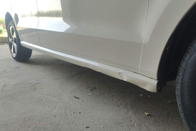 Used Volkswagen Polo 2016 1.4L Manual Fashion Model Right Side Sill