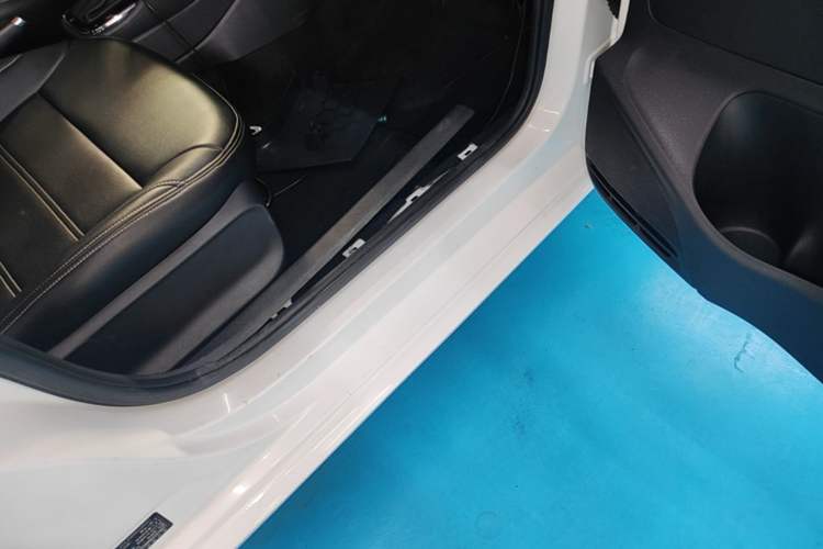 Used Volkswagen Polo 2016 1.6L Automatic Comfort Model Right Side Sill