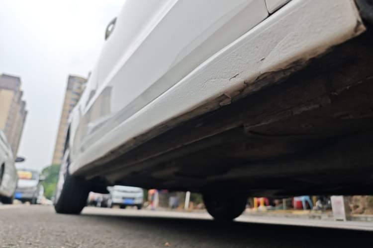 Used Volkswagen Polo 2016 1.4L Manual Fashion Model Right Side Sill