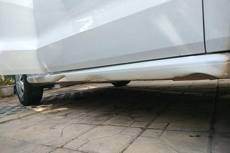 Used Volkswagen Polo 2016 1.4L Manual Fashion Model Right Side Sill