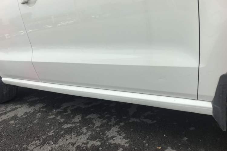 Used Volkswagen Polo 2016 1.4L Manual Fashion Model Right Side Sill
