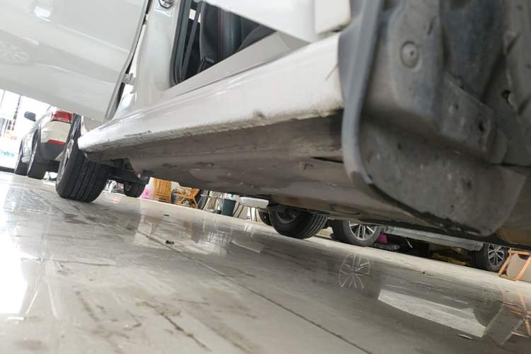 Used Volkswagen Polo 2016 1.4L Manual Fashion Model Right Side Sill