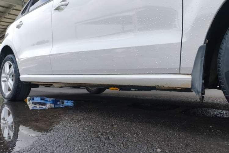 Used Volkswagen Polo 2016 1.4L Manual Fashion Model Right Side Sill