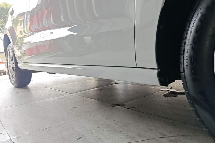 Used Volkswagen Polo 2016 1.4L Manual Fashion Model Right Side Sill