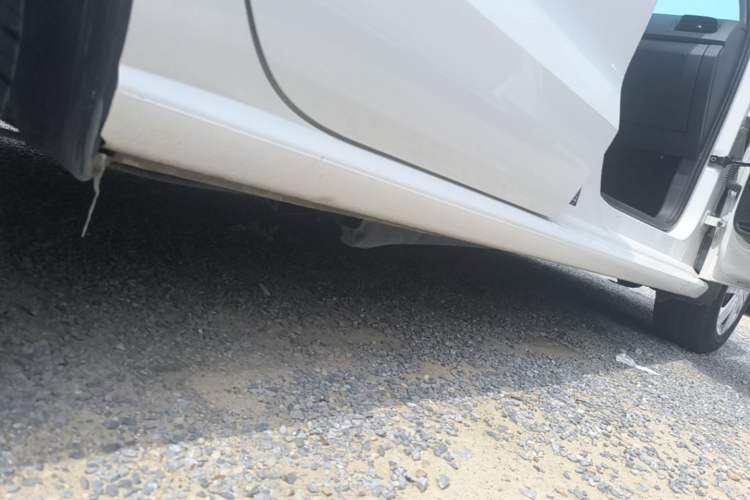 Used Volkswagen Polo 2016 1.4L Manual Fashion Model Right Side Sill