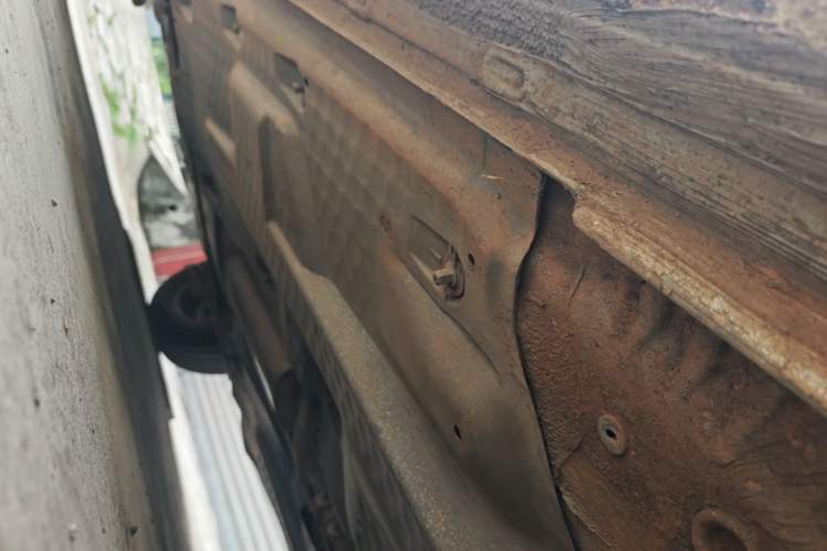 Used Volkswagen Polo 2016 1.4L Manual Fashion Model Right Side Sill