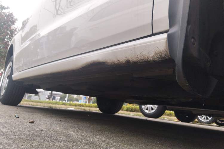 Used Volkswagen Polo 2016 1.4L Manual Fashion Model Right Side Sill
