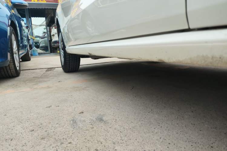 Used Volkswagen Polo 2016 1.6L Automatic Comfort Model Right Side Sill