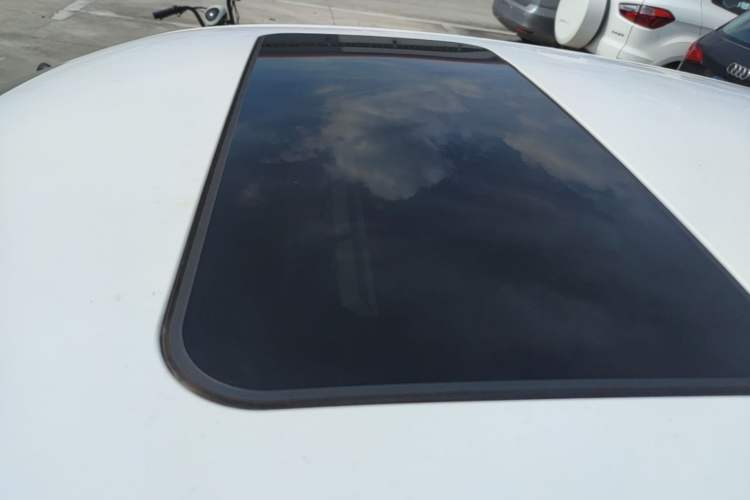 Used Volkswagen Polo 2016 1.6L Automatic Comfort Model Roof