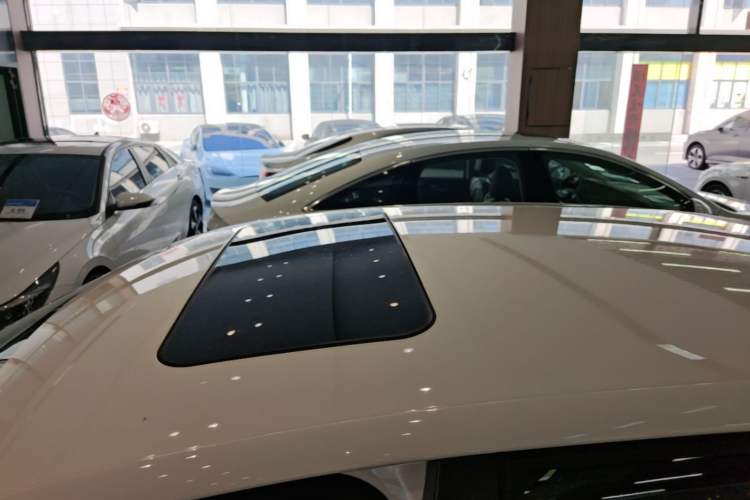 Used Volkswagen Polo 2016 1.6L Automatic Comfort Model Roof