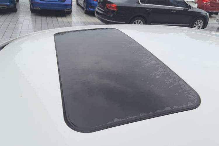 Used Volkswagen Polo 2016 1.6L Automatic Comfort Model Roof
