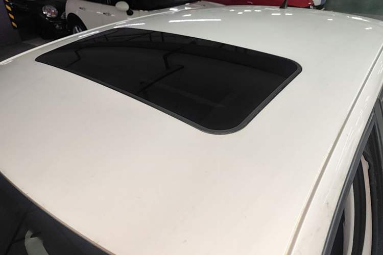 Used Volkswagen Polo 2016 1.6L Automatic Comfort Model Roof