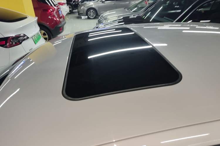 Used Volkswagen Polo 2016 1.6L Automatic Comfort Model Roof