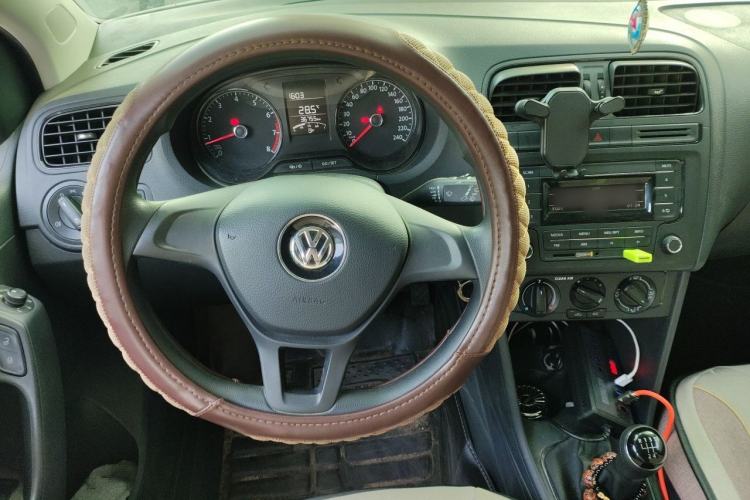 Used Volkswagen Polo 2016 1.4L Manual Fashion Model Steering Wheel
