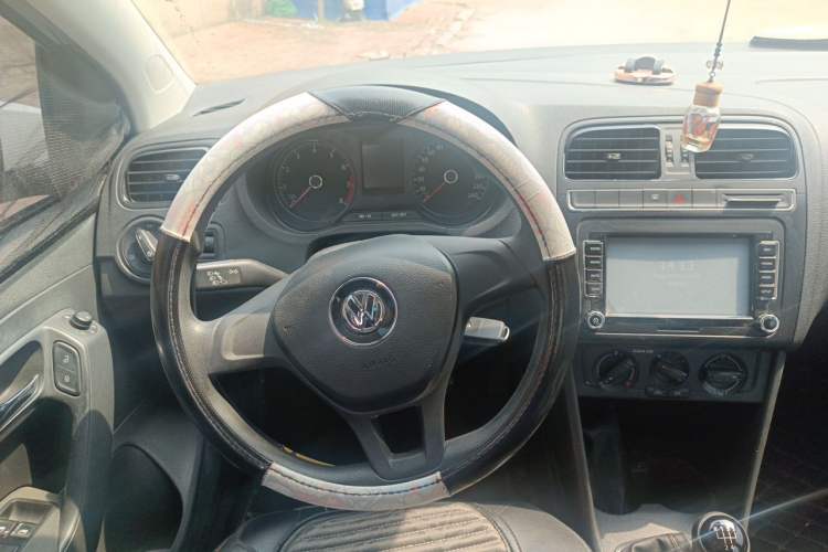 Used Volkswagen Polo 2016 1.4L Manual Fashion Model Steering Wheel