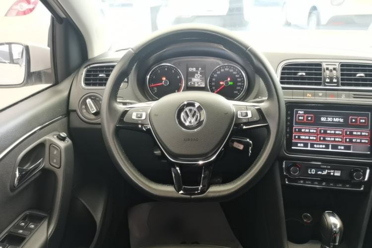 Used Volkswagen Polo 2016 1.6L Automatic Luxury Model Steering Wheel