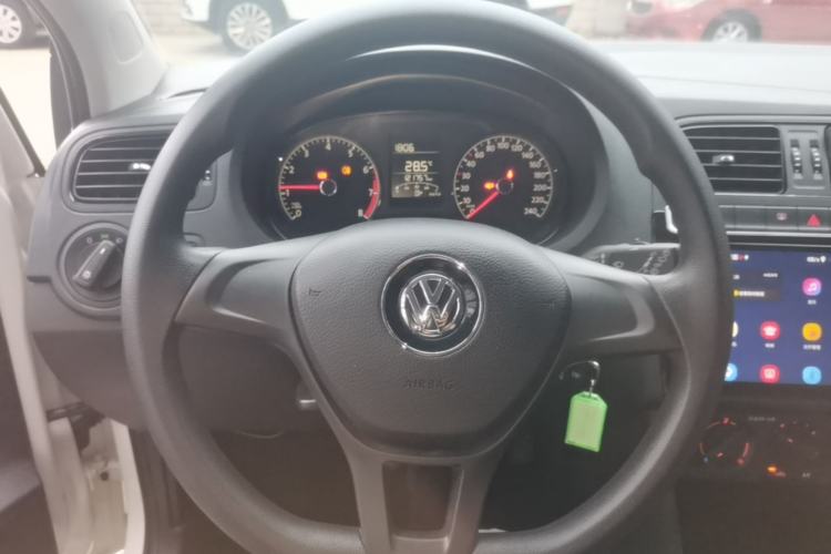 Used Volkswagen Polo 2016 1.4L Manual Fashion Model Steering Wheel