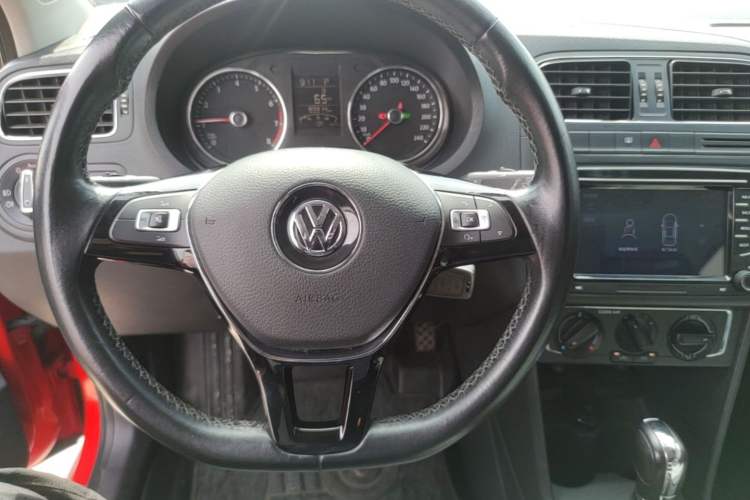 Used Volkswagen Polo 2016 1.6L Automatic Comfort Model Steering Wheel