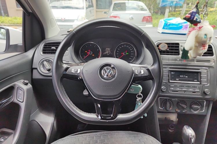Used Volkswagen Polo 2016 1.6L Automatic Comfort Model Steering Wheel