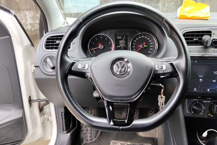 Used Volkswagen Polo 2016 1.6L Automatic Comfort Model Steering Wheel