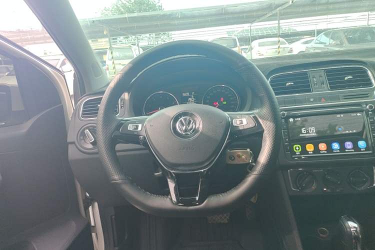 Used Volkswagen Polo 2016 1.6L Automatic Comfort Model Steering Wheel