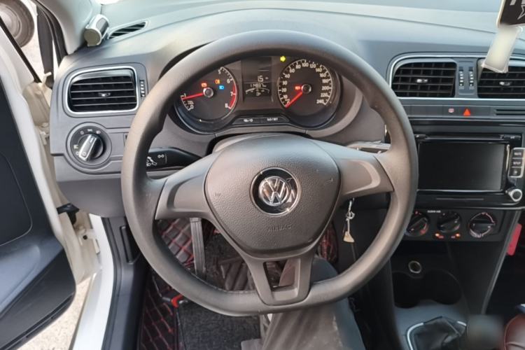 Used Volkswagen Polo 2016 1.4L Manual Fashion Model Steering Wheel