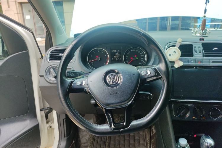 Used Volkswagen Polo 2016 1.6L Automatic Comfort Model Steering Wheel